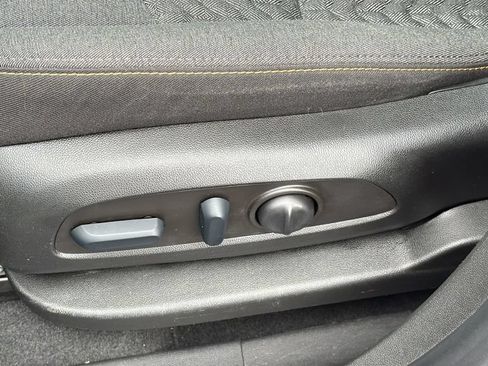 Used 2022 Chevrolet Equinox LT FWD image 9