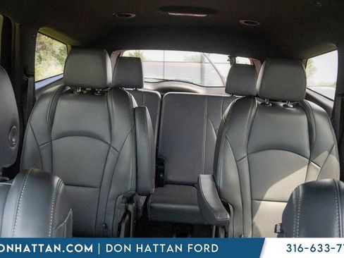 Used 2023 Buick Enclave Essence AWD/4WD image 21