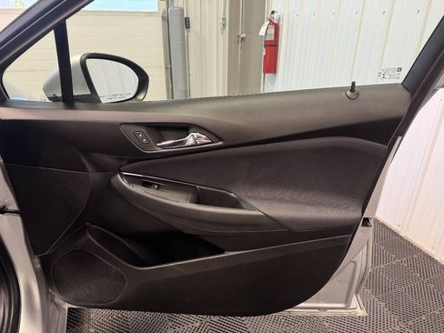 Used 2018 Chevrolet Cruze LT FWD image 17