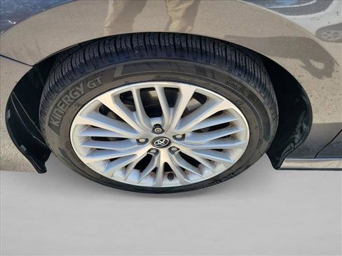 Used 2019 Toyota Camry XLE image 9