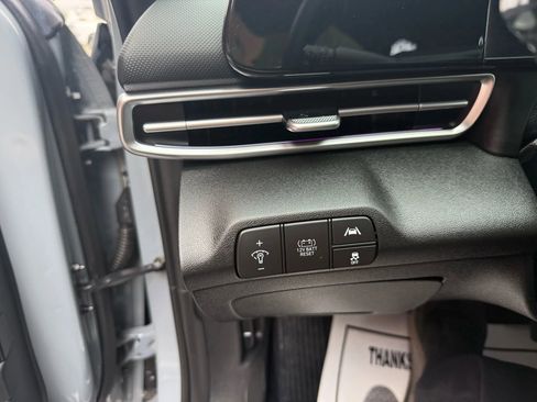 Used 2022 Hyundai Elantra Limited w/ Preferred Accessory Package image 15