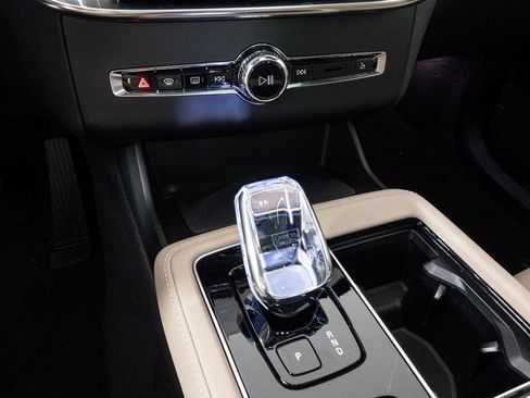 New 2026 Volvo XC90 B6 Plus w/ Protection Package Premier image 31