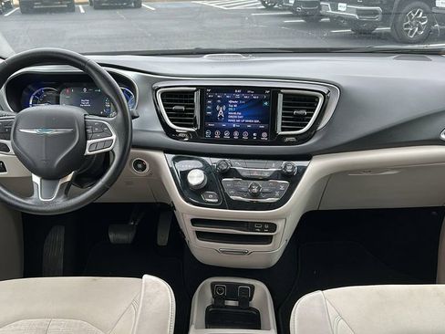 Used 2019 Chrysler Pacifica Touring Plus image 10