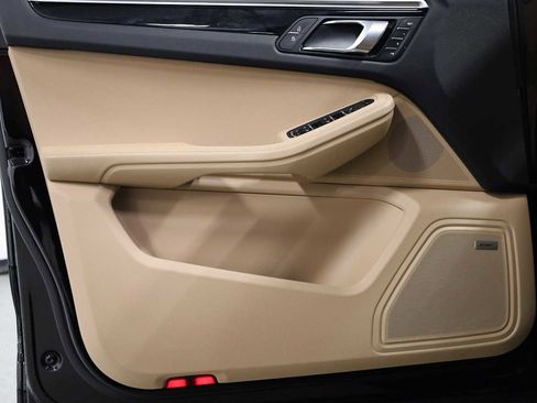 Certified 2024 Porsche Macan image 16