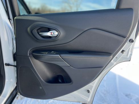 Used 2016 Jeep Cherokee Limited image 40