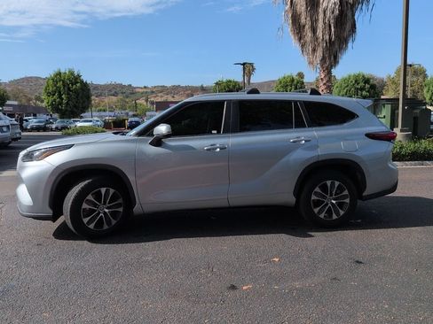 Used 2023 Toyota Highlander XLE FWD image 5