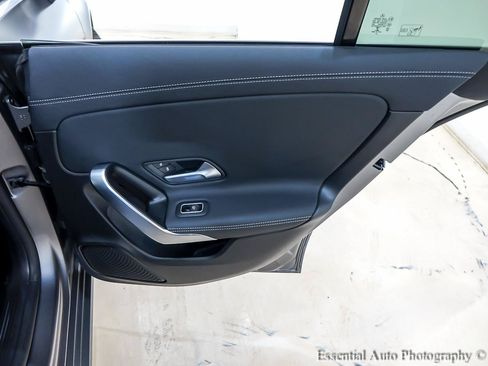 Used 2022 Mercedes-Benz CLA 250 4MATIC w/ Premium Package image 31