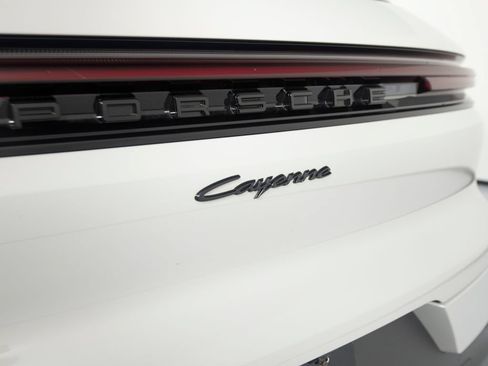 Certified 2026 Porsche Cayenne E-Hybrid AWD/4WD image 41