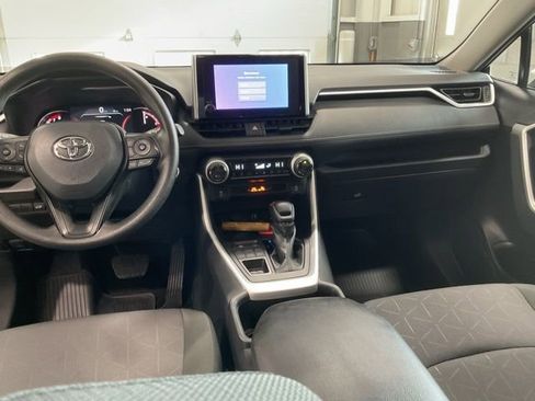 Used 2025 Toyota RAV4 XLE image 12