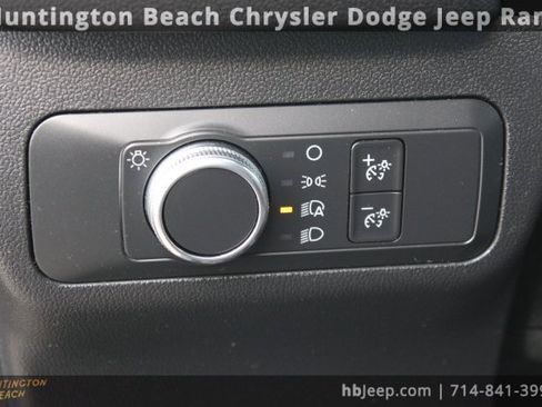 Used 2020 Ford Escape SE image 12