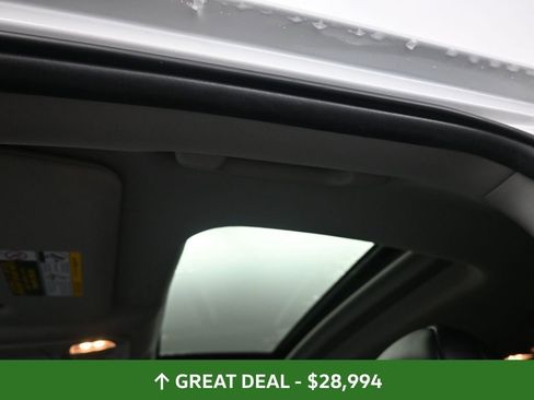 Used 2023 Toyota Highlander XLE image 31