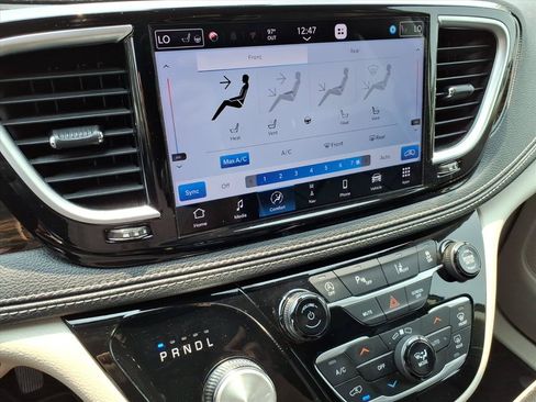 Used 2023 Chrysler Pacifica Limited FWD image 22