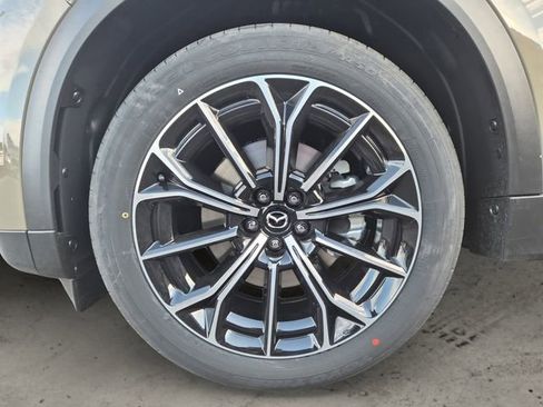 New 2025 MAZDA CX-70 Plug-In Hybrid w/ Premium Plus AWD/4WD image 14