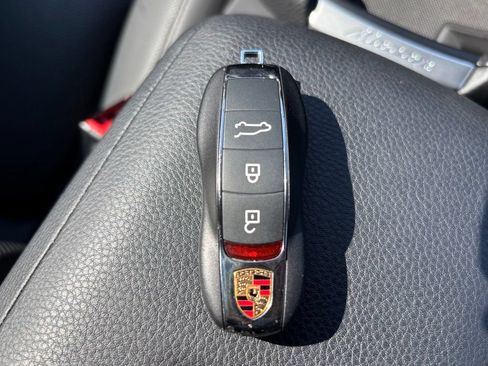 Certified 2026 Porsche Macan AWD/4WD image 36