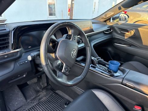 Used 2024 Toyota Crown Limited image 12