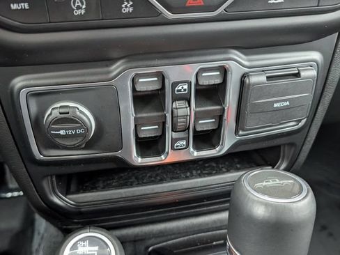 Used 2021 Jeep Gladiator Overland w/ Popular Equipment Package AWD/4WD image 25