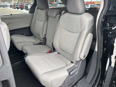 Used 2021 Toyota Sienna LE image 16