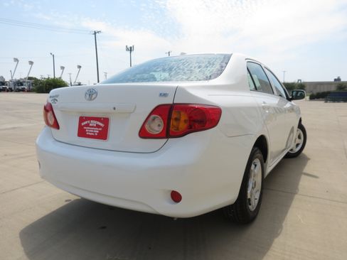 Used 2010 Toyota Corolla FWD image 4