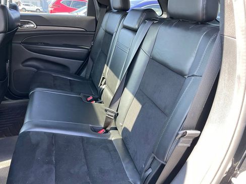Used 2018 Jeep Grand Cherokee Altitude image 7