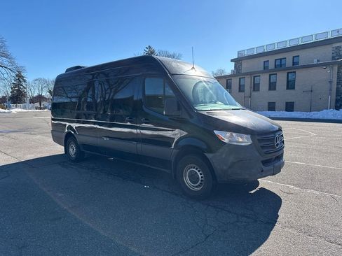 Used 2019 Mercedes-Benz Sprinter 2500 w/ Driver Convenience Package image 11