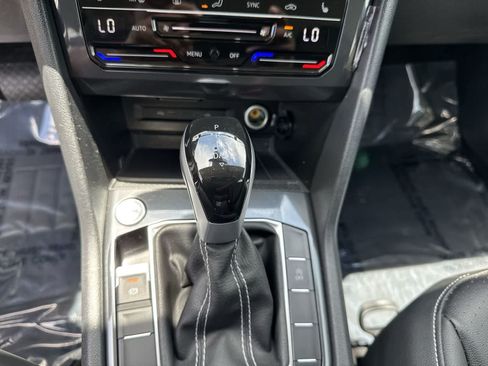 Used 2024 Volkswagen Tiguan SE FWD image 38