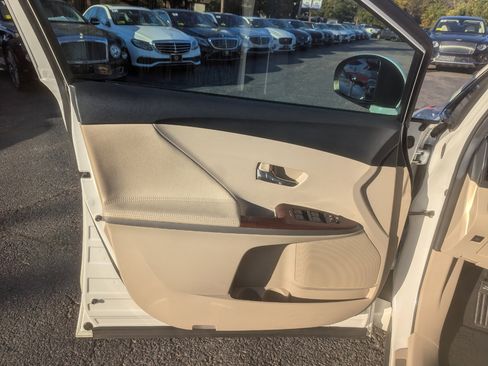 Used 2012 Toyota Venza XLE image 11