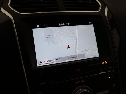 Used 2017 Ford Explorer Limited FWD image 4