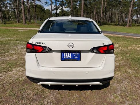 Used 2024 Nissan Versa SV FWD image 4