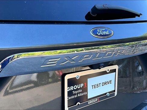 Used 2020 Ford Explorer XLT w/ Equipment Group 202A AWD/4WD image 31