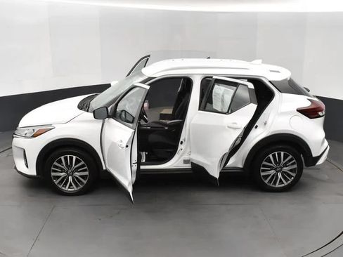 Used 2023 Nissan Kicks SV FWD image 7