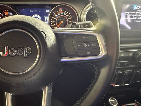Used 2020 Jeep Wrangler Unlimited Sahara AWD/4WD image 39