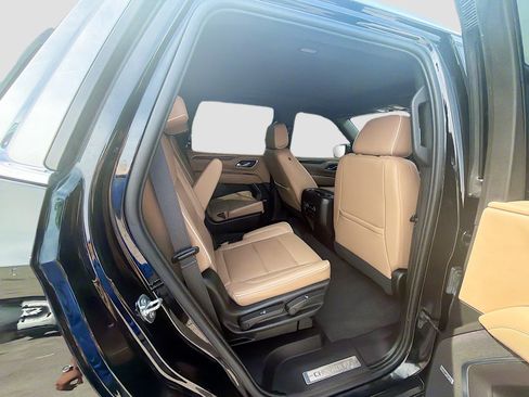 Used 2021 Chevrolet Tahoe Premier w/ Premium Package RWD image 27