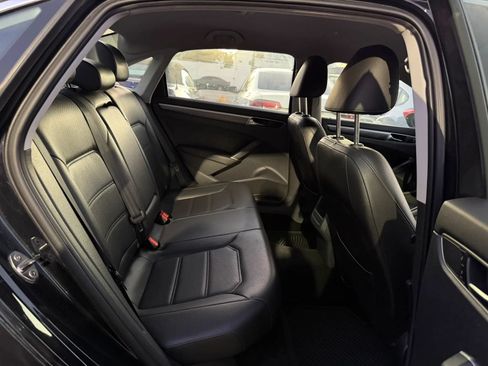 Used 2017 Volkswagen Passat 1.8T R-Line w/ R-Line Lighting Package FWD image 18
