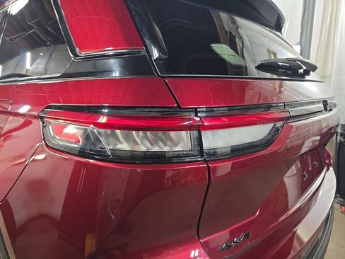 Used 2023 Jeep Grand Cherokee Altitude image 32