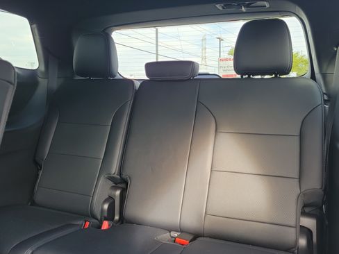 Used 2024 Chevrolet Traverse LT w/ LPO, Floor Liner Package FWD image 13