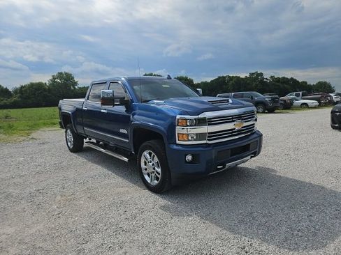 Used 2017 Chevrolet Silverado 2500 High Country w/ Duramax Plus Package AWD/4WD image 4