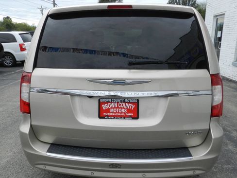 Used 2014 Chrysler Town & Country Limited w/ Luxury Group image 7