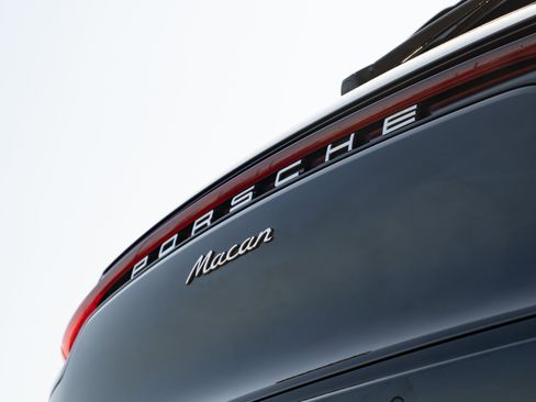 Used 2022 Porsche Macan AWD/4WD image 31