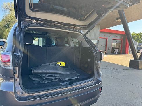 Used 2016 Toyota Highlander Limited AWD/4WD image 7