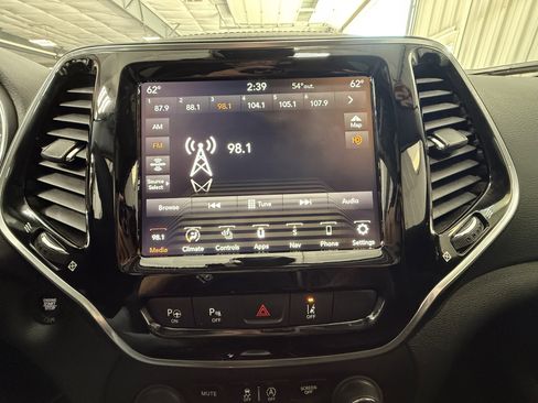 Used 2022 Jeep Cherokee Limited w/ Elite Package AWD/4WD image 28