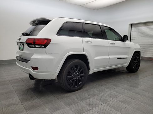 Used 2018 Jeep Grand Cherokee Altitude image 9