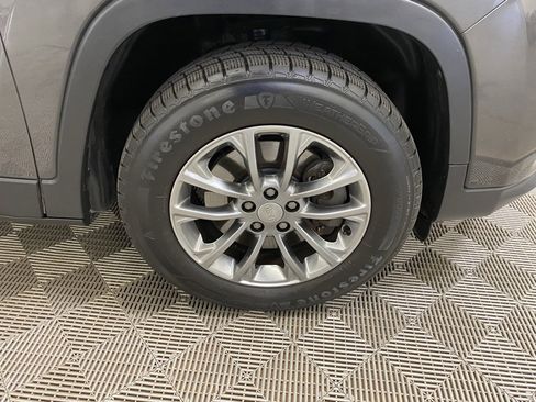 Used 2019 Jeep Cherokee Latitude Plus w/ Cold Weather Group image 2