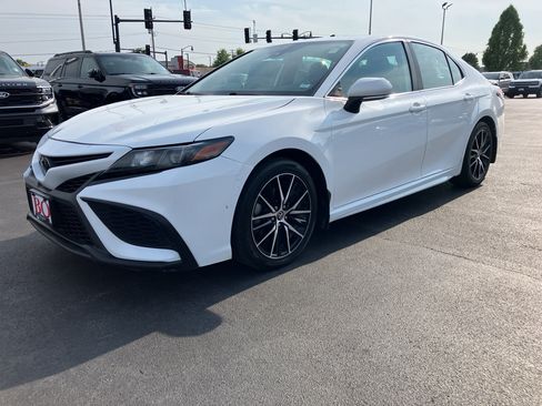 Used 2023 Toyota Camry SE w/ Cold Weather Package AWD/4WD image 2