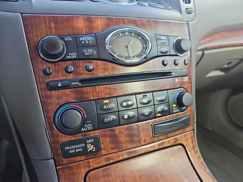 Used 2009 INFINITI G37 x Sedan w/ Premium Pkg image 18