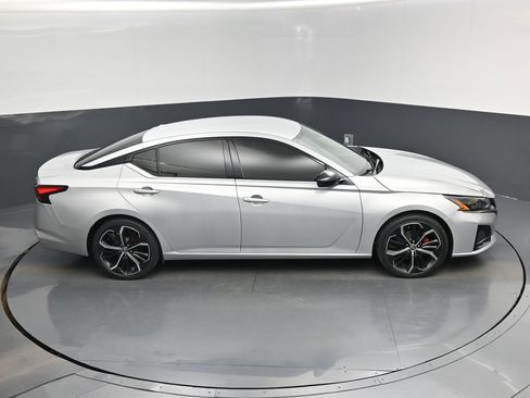 Used 2023 Nissan Altima 2.5 SR FWD image 13