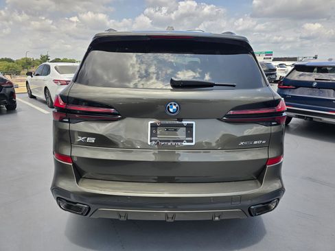 New 2026 BMW X5 xDrive50e w/ M Sport Package AWD/4WD image 4