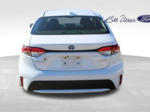 Used 2020 Toyota Corolla LE image 6