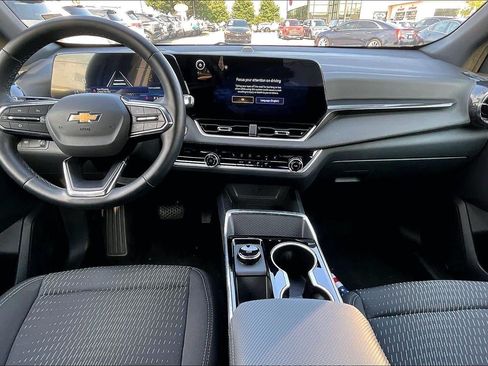 Used 2026 Chevrolet Equinox LT FWD image 7