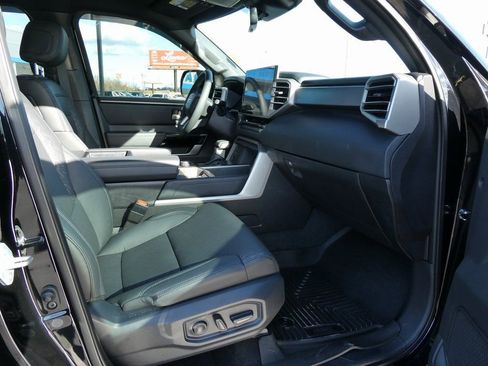 Used 2025 Toyota Tundra Limited AWD/4WD image 17