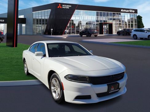 Used 2022 Dodge Charger SXT image 4